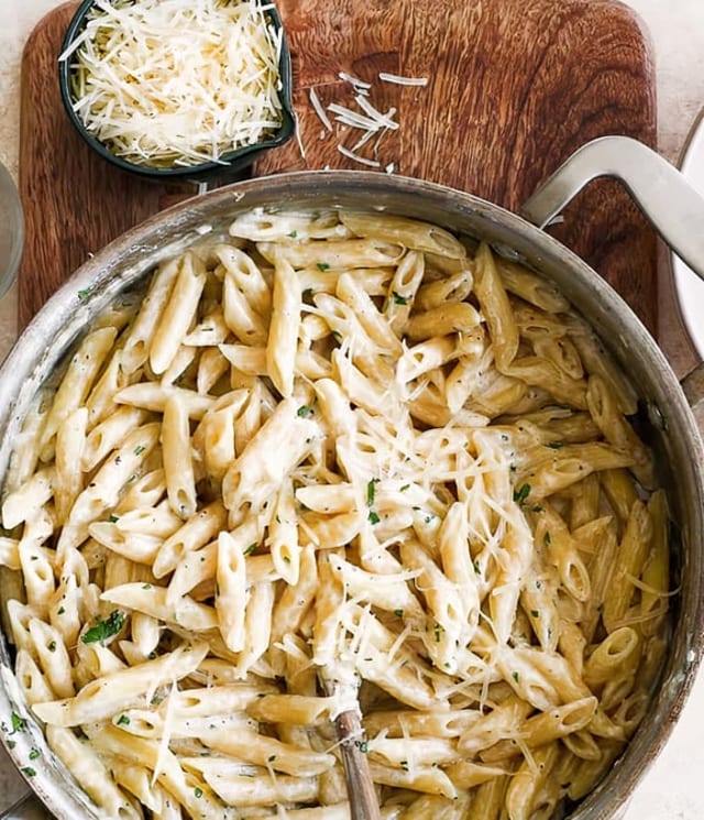 Alfredo Penne Pasta ( Chicken and Gyro).