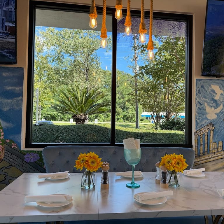 Dining in Tranquility: A Scenic Experience